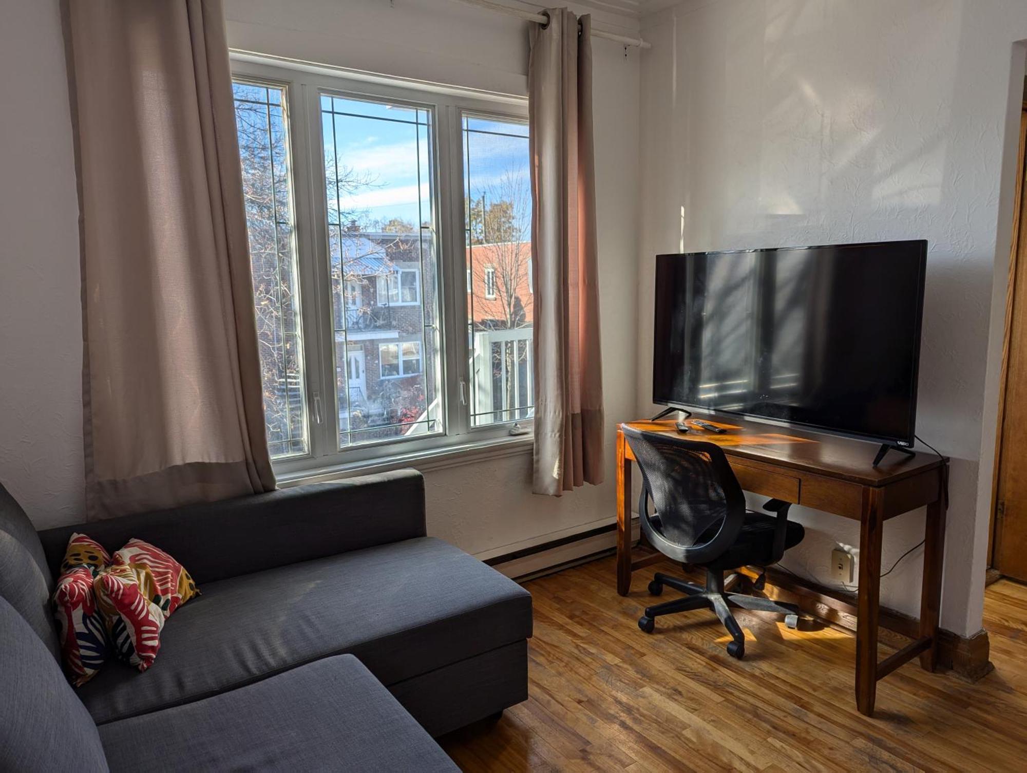 Comfy Apartment Close To Metro With Self Check In Montreal Exterior photo